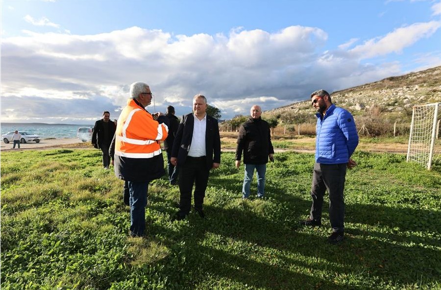 Urla Belediye Başkanı köyleri dolaşıyor